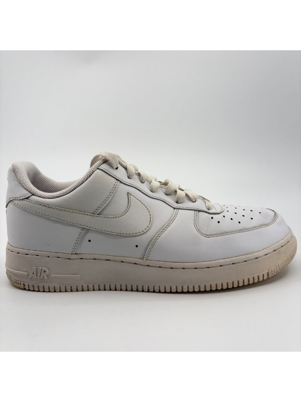 Nike Air Force 1 Low '07 Mens Size 10 White Athletic Lifestyle Shoes Sneakers